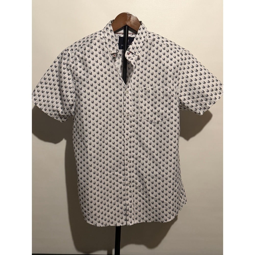 International Report Men's M White/Black Skull Short Sleeve Button-Up F6-025